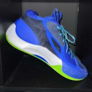 Nike Jordan Zoom Separate with box new. Mens 11.5...shoes fit snug get .5 bigger